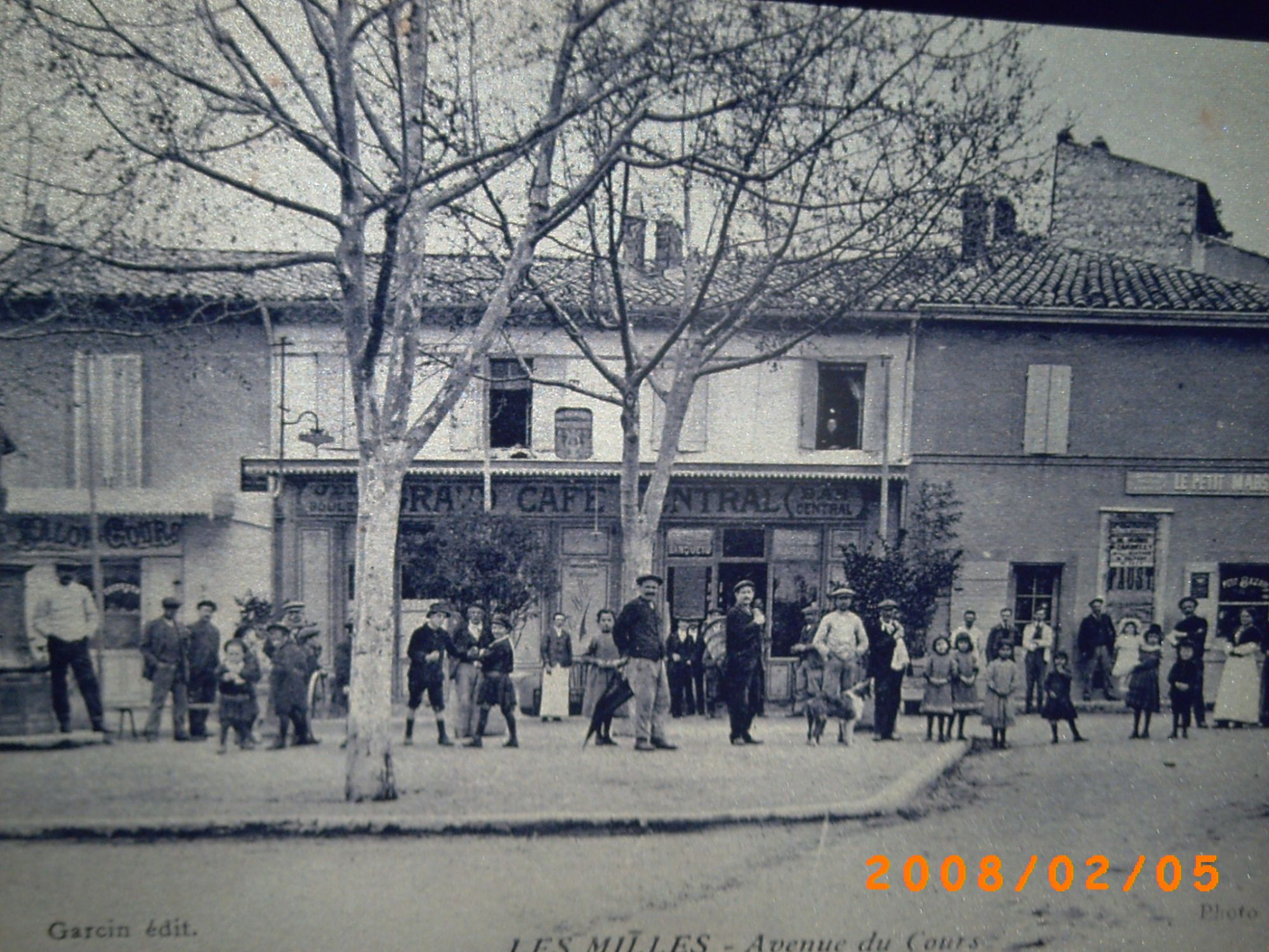photo noir et blan place Marcel Brémond les Milles